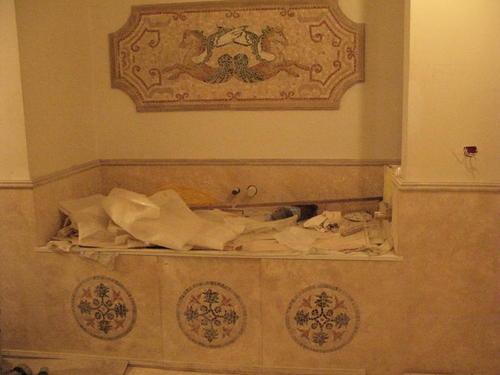 Мраморная мозаика для детской ванной, после монтажа